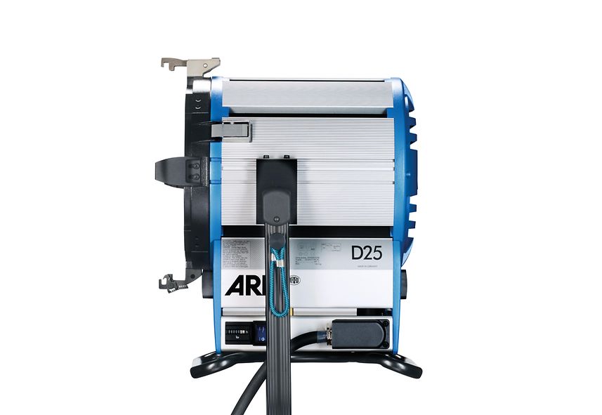 ARRI True Blue D25 2500 W Daylight Fresnel Lamphead